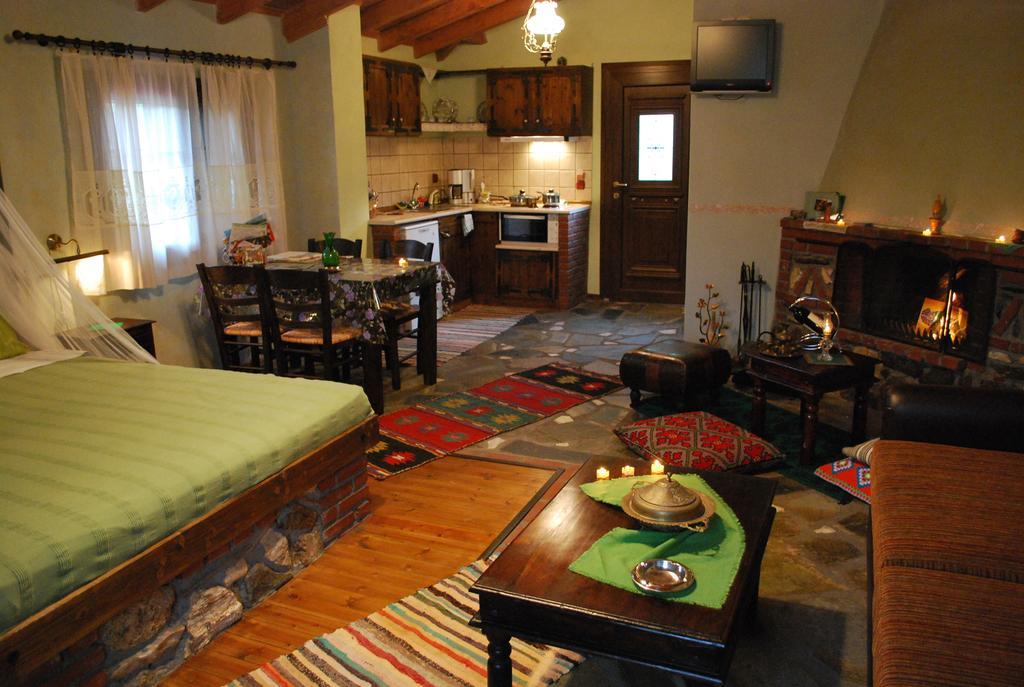 Tzivaeri Otel Likodhrómion Oda fotoğraf