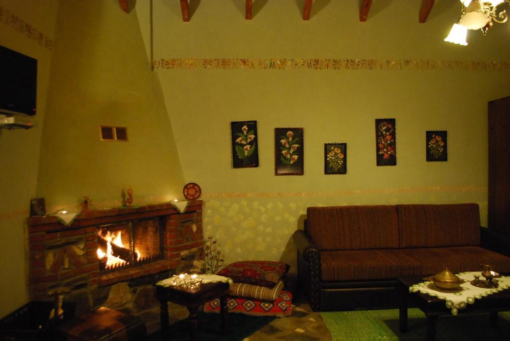 Tzivaeri Otel Likodhrómion Oda fotoğraf